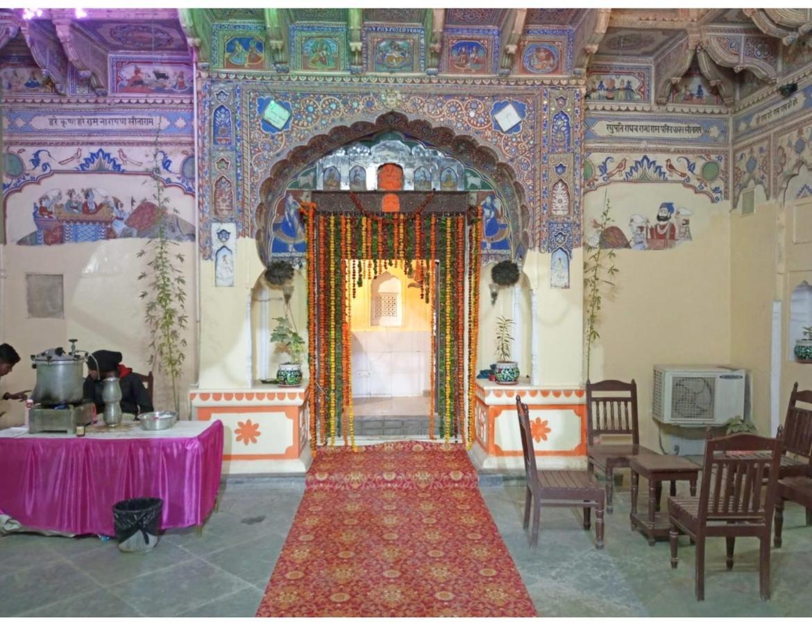 Апартаменты Singhasan Haveli, Мандава Экстерьер фото