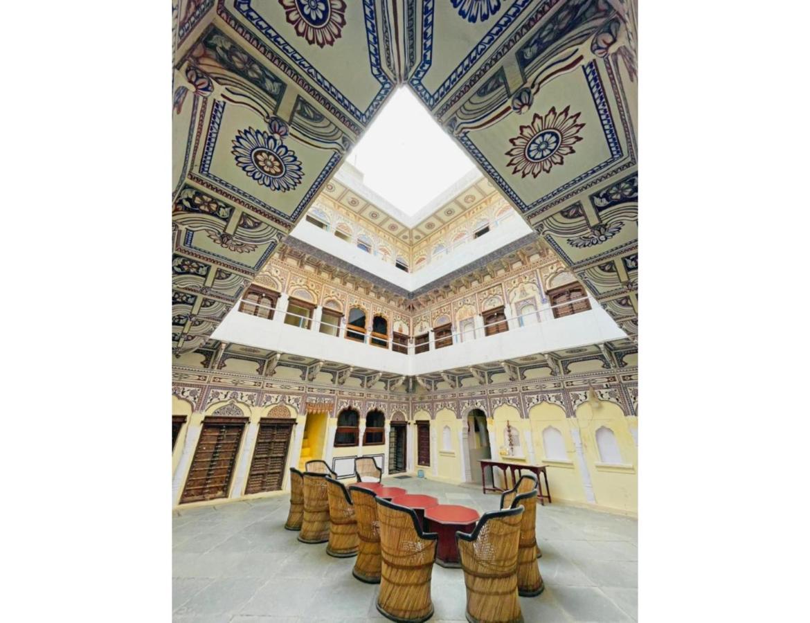 Апартаменты Singhasan Haveli, Мандава Экстерьер фото