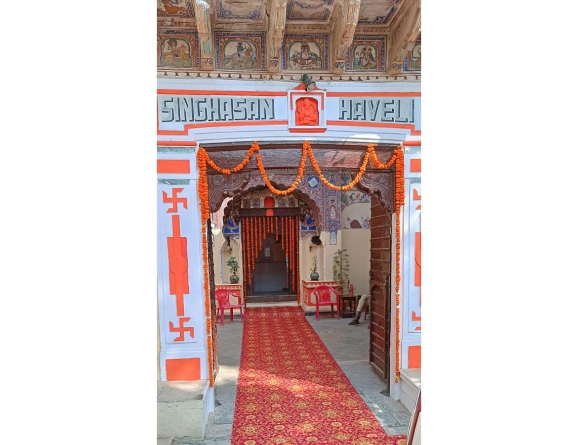 Апартаменты Singhasan Haveli, Мандава Экстерьер фото